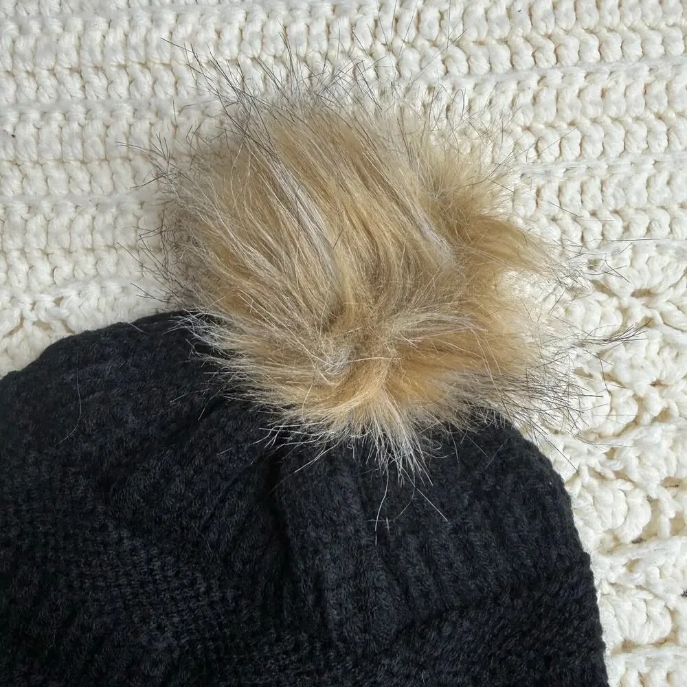 NEW DIFF EYEWEAR Knit Beanie Faux Fur Pompom